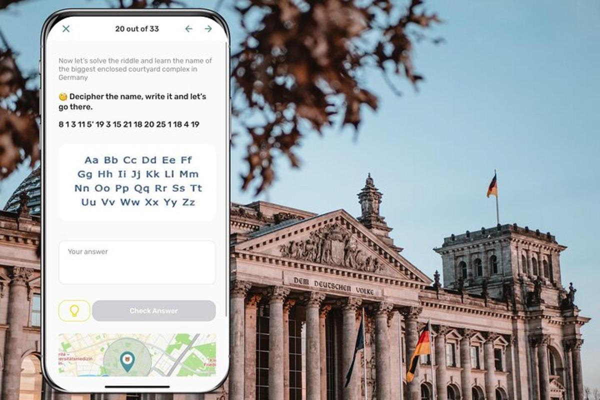 snímek obrazovky mobilního telefonu před budovou