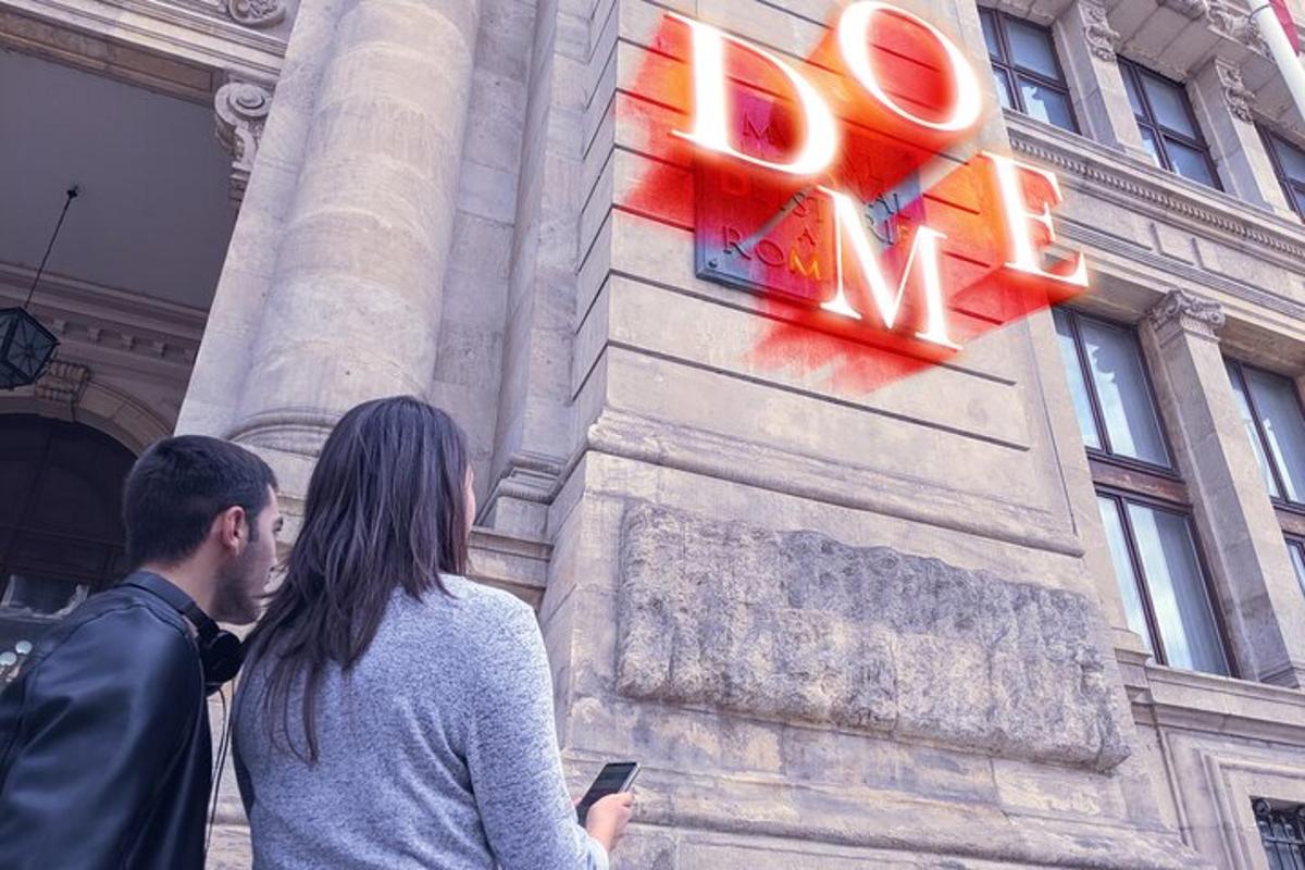 um homem e uma mulher parados em frente a um prédio