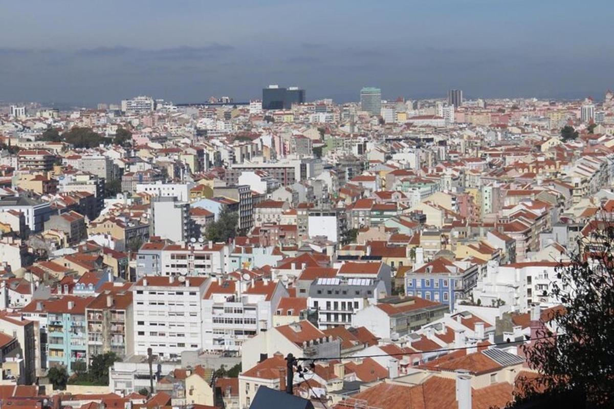una vista di una città con molti edifici