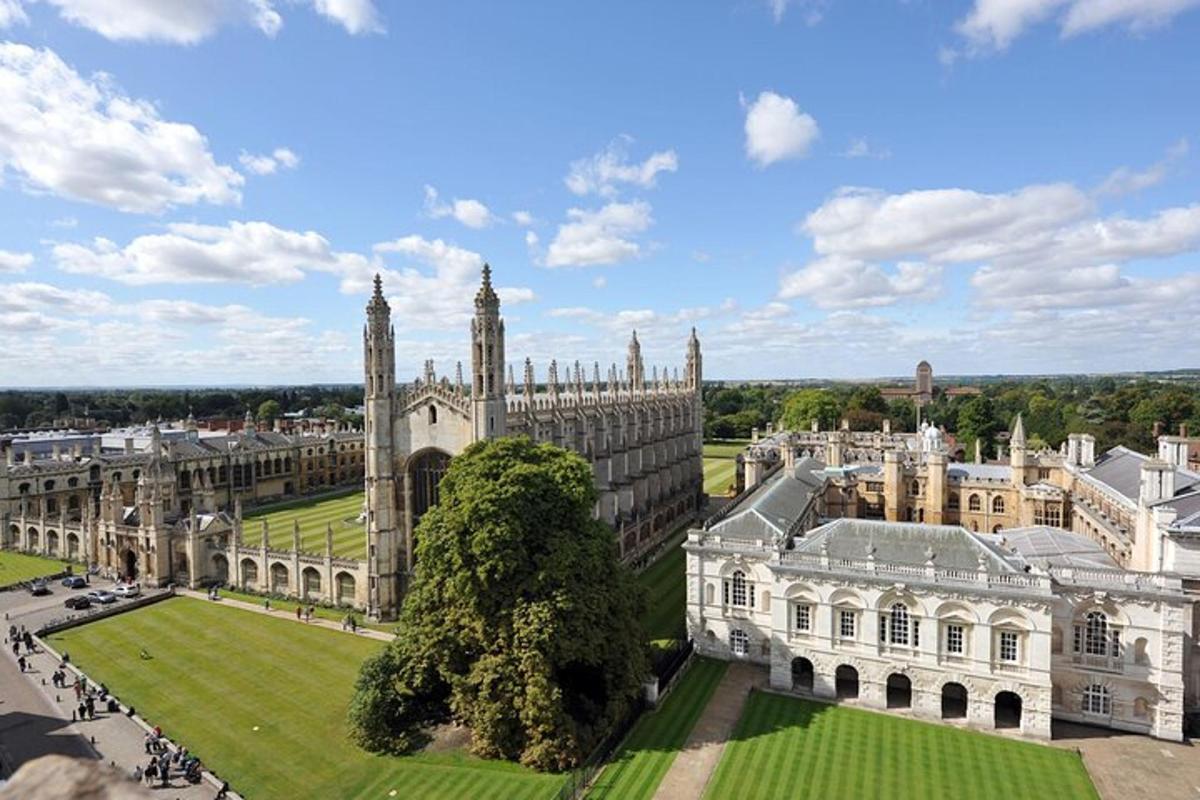 Letecký pohled na univerzitu v Cambridge