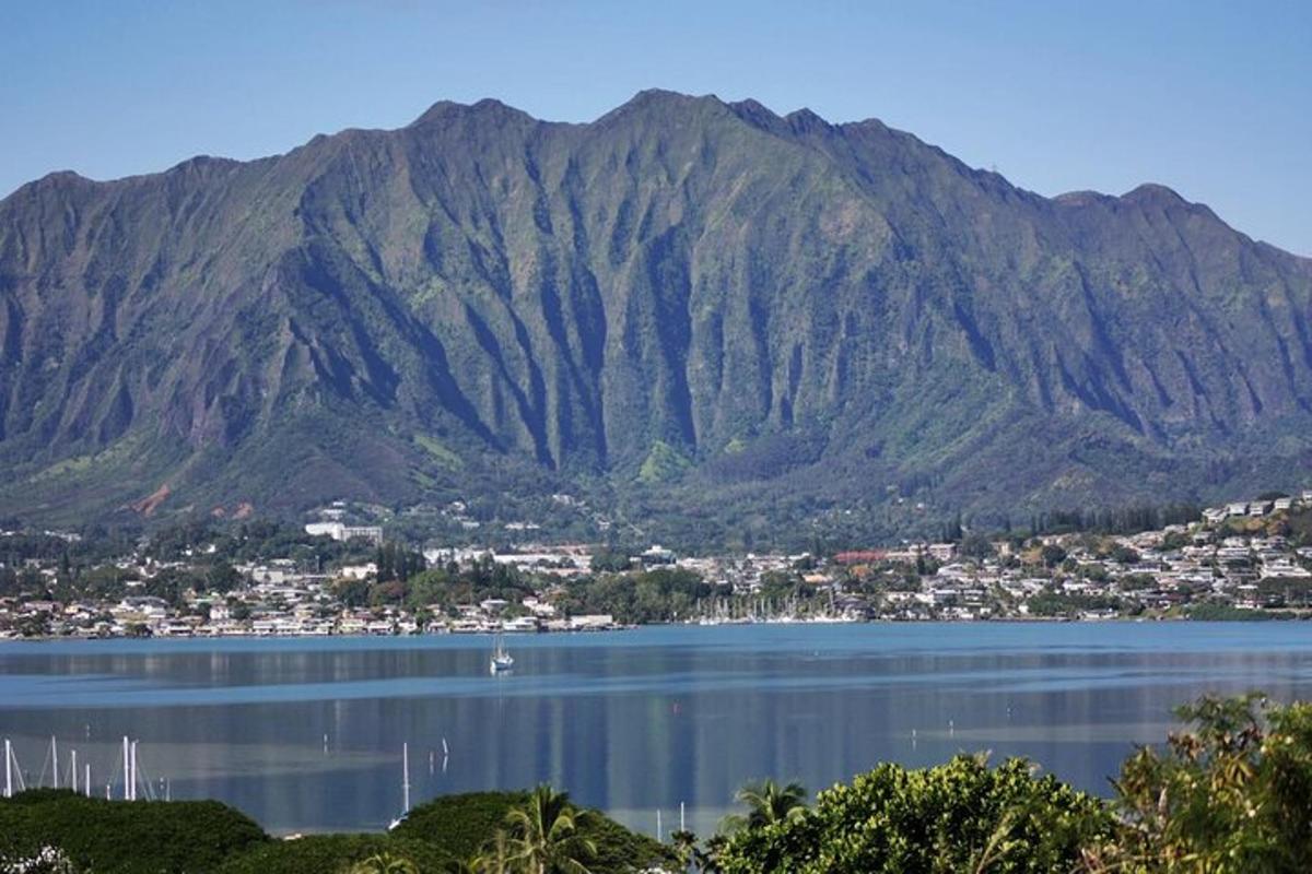可欣赏到山景、城市和湖泊