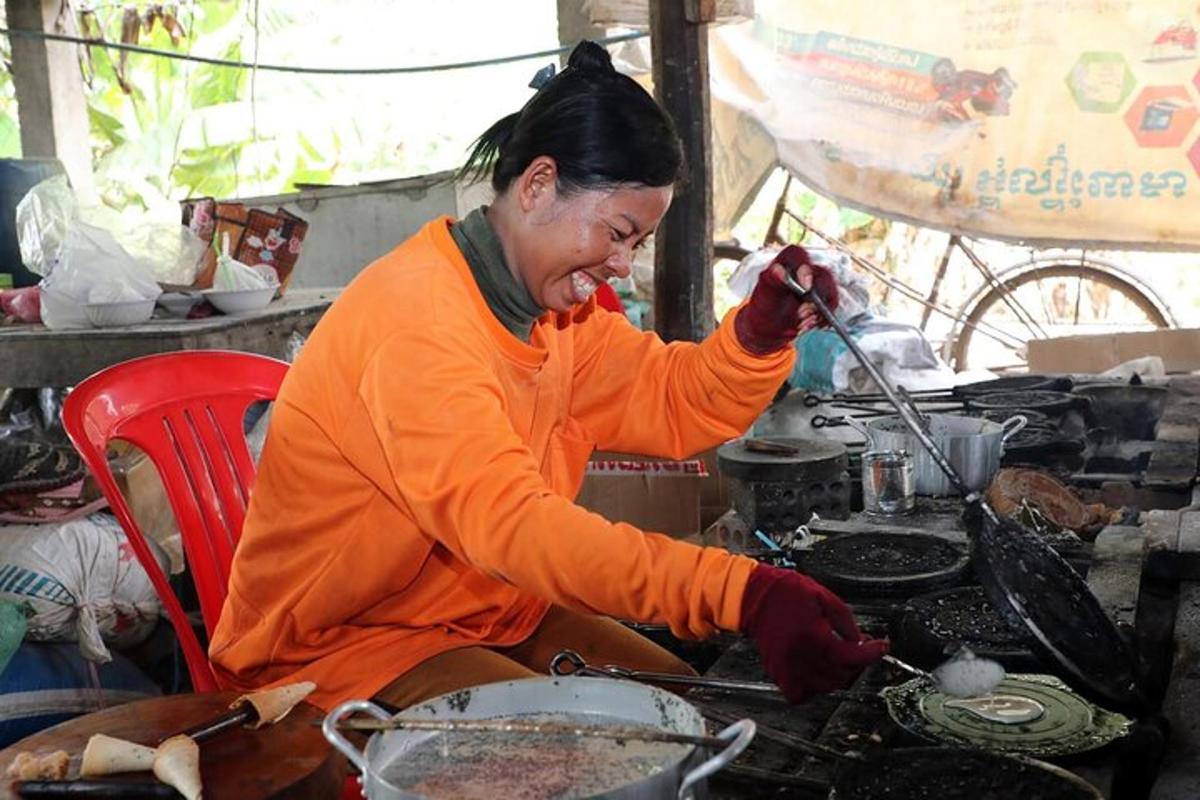 一位女士正在炉子上做饭