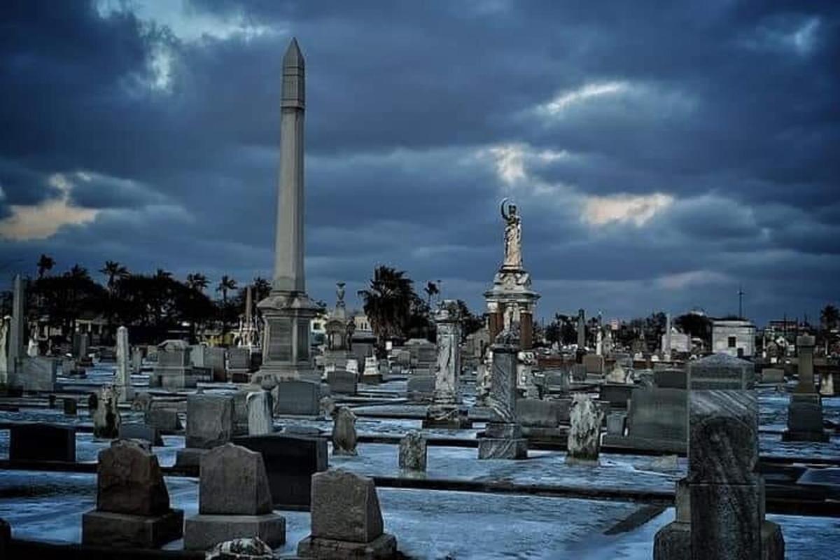 a cemetery with a obelisk and a monument