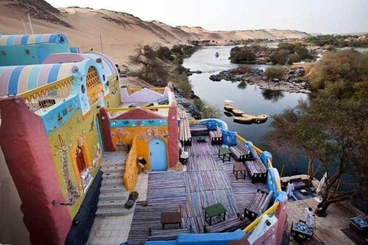 Letecký pohled na aquapark u řeky