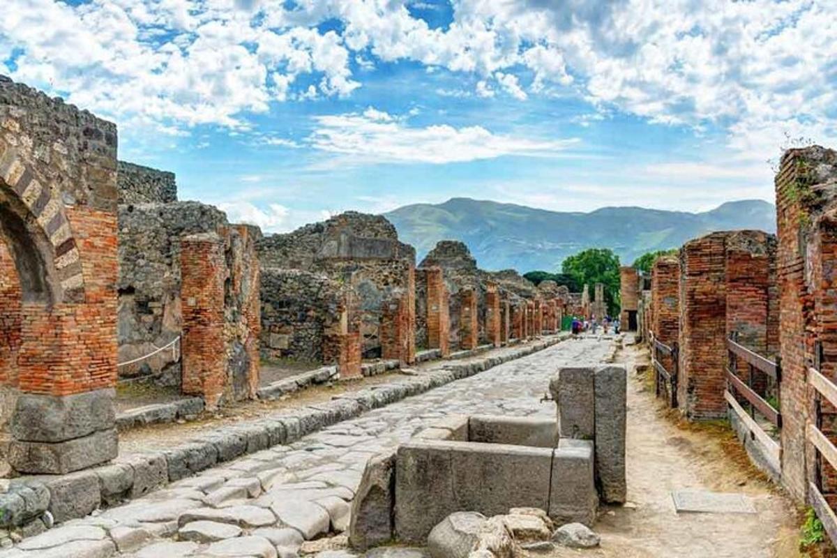 θέα στα ερείπια της αρχαίας πόλης