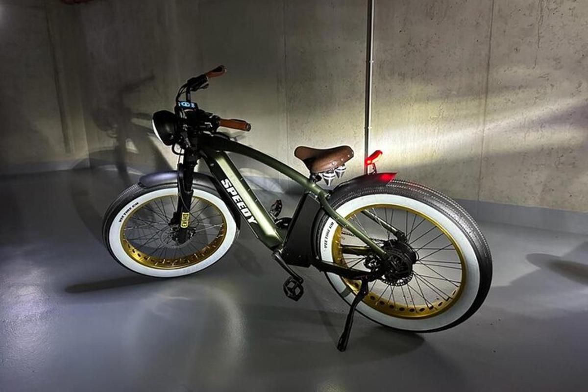 自転車が部屋に駐車されている