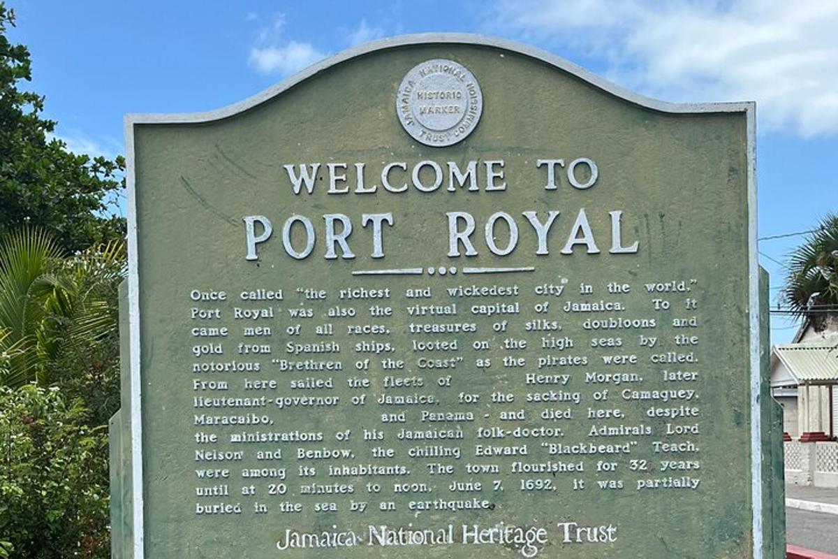 un cartello che dice benvenuti a Port Royal