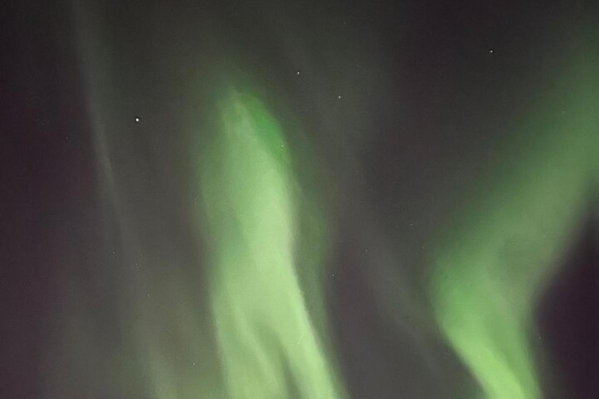 een afbeelding van het noorderlicht aan de hemel
