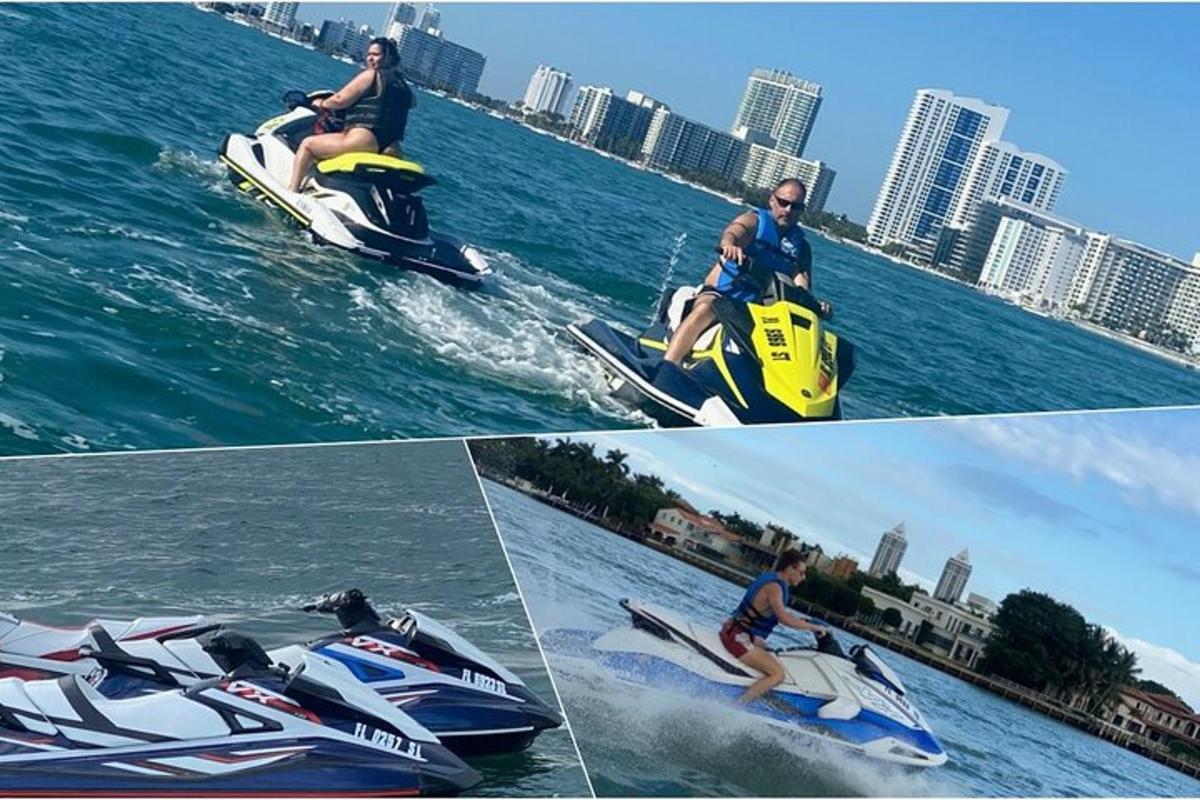 seorang lelaki menaiki jet ski di atas air
