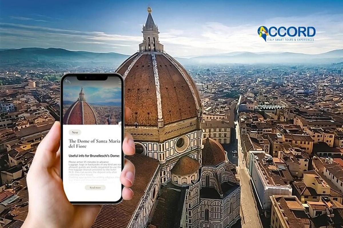 una persona que sosté un telèfon mòbil davant d'un edifici