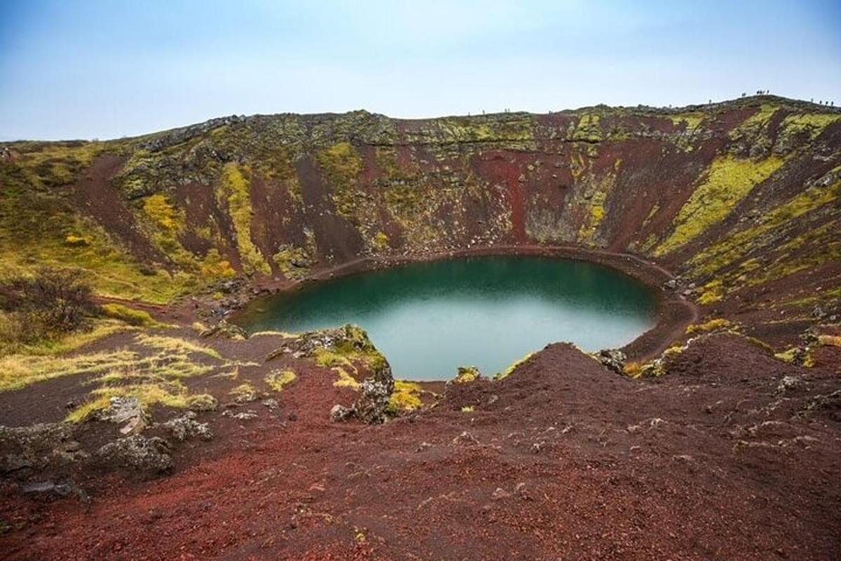 lítill vatnspollur í miðju fjalli