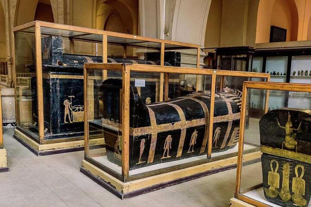 a display case with a train in it in a museum