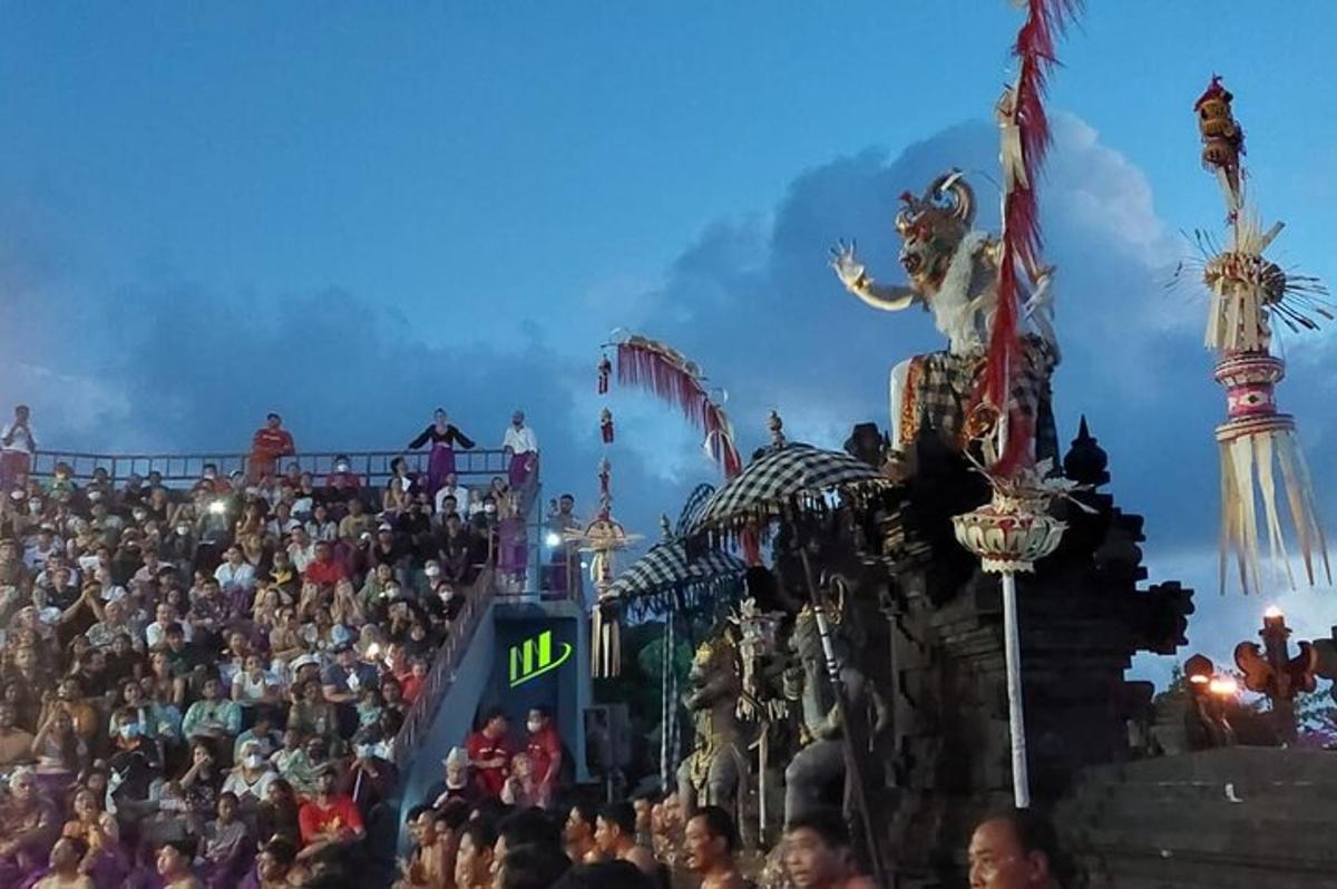 una gran multitud de gent a un carnaval