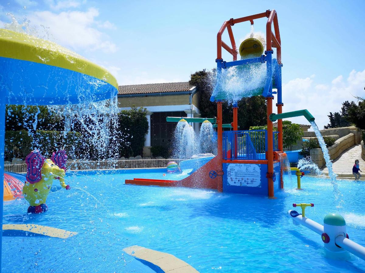 Attraction picture 3