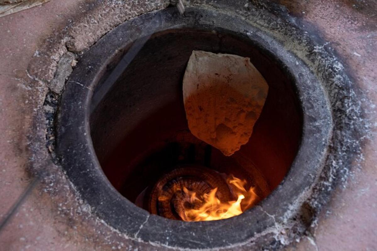 o oală mare cu foc înăuntru