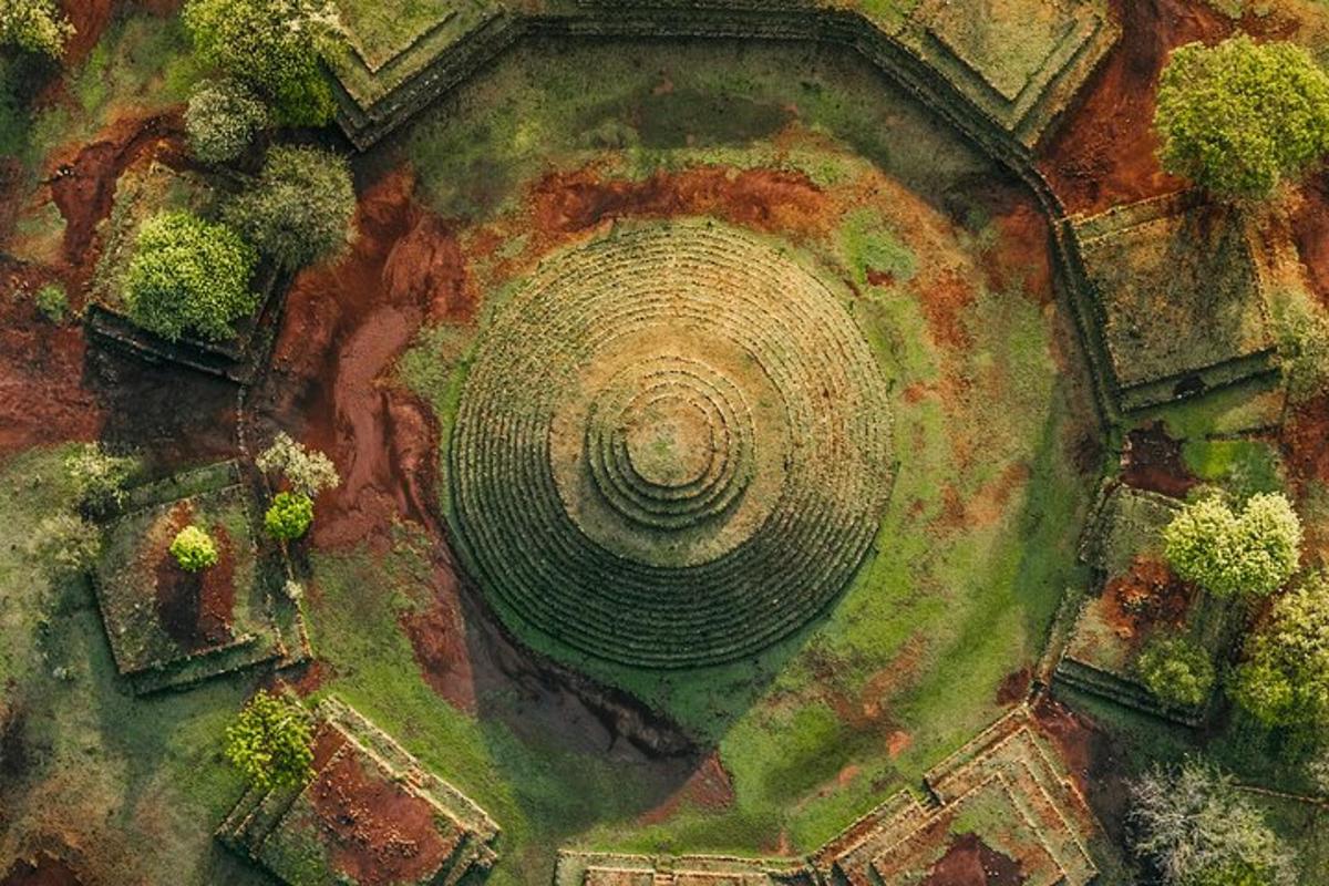 pandangan udara bulatan besar di taman