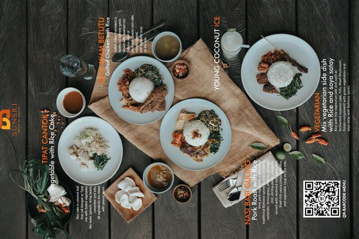 un tavolo con piatti di cibo e tazze di caffè