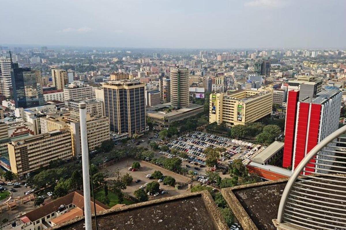 una vista aérea de una ciudad con edificios altos