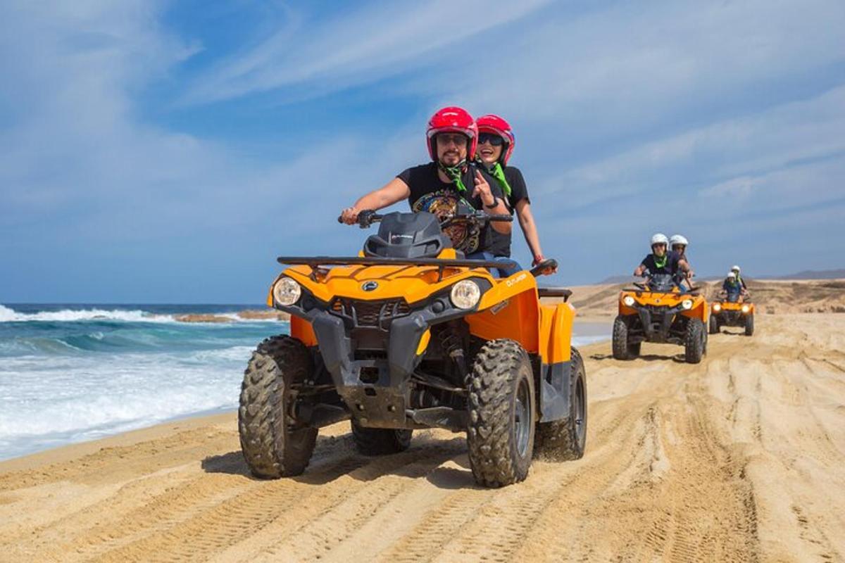sekumpulan orang menunggang atv di pantai