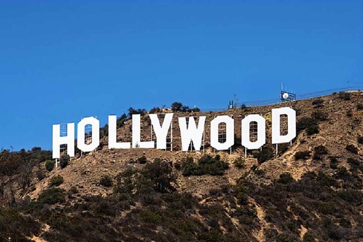 hollywoodsky nápis na vrchole hory
