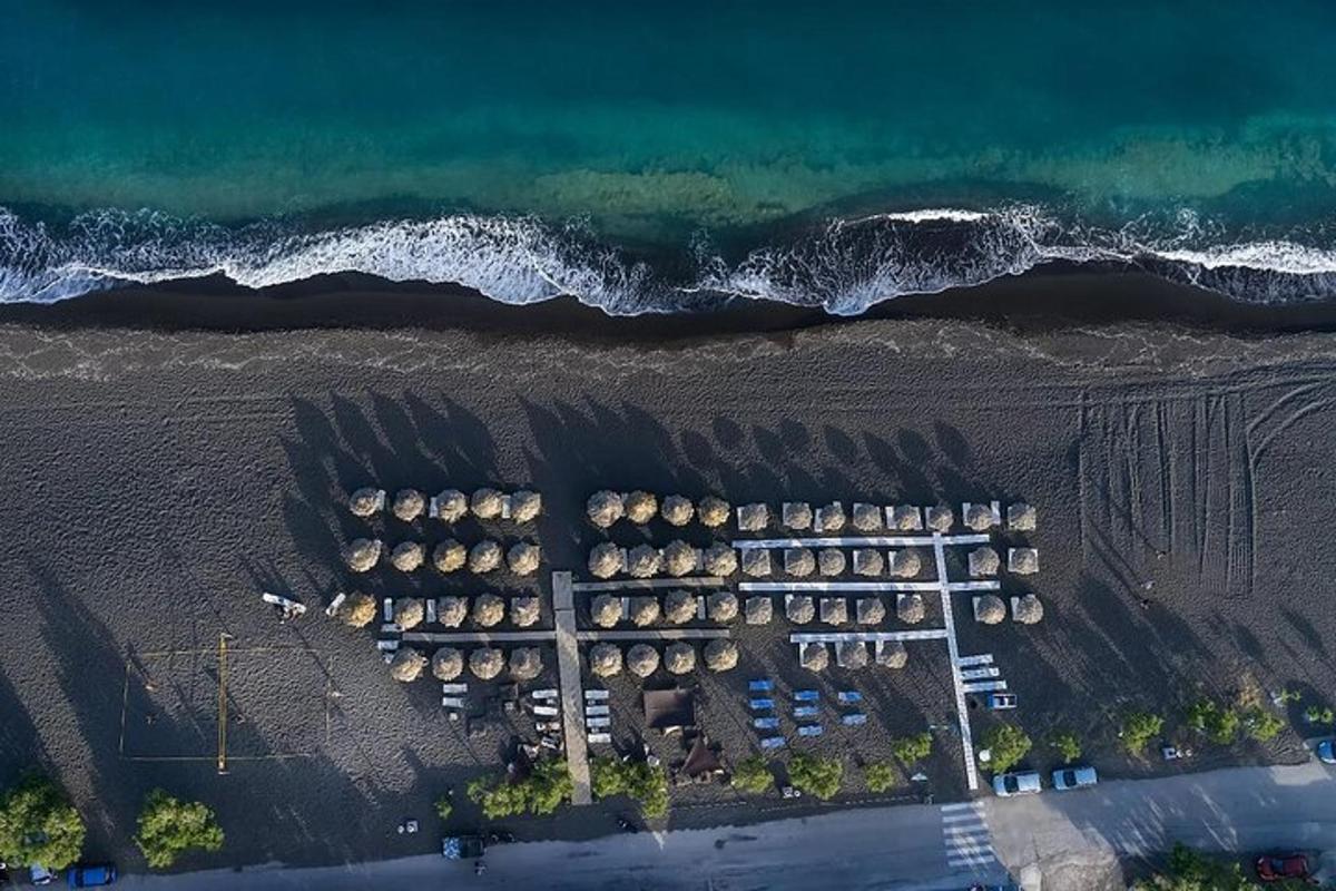 zračni pogled na letovišče na plaži