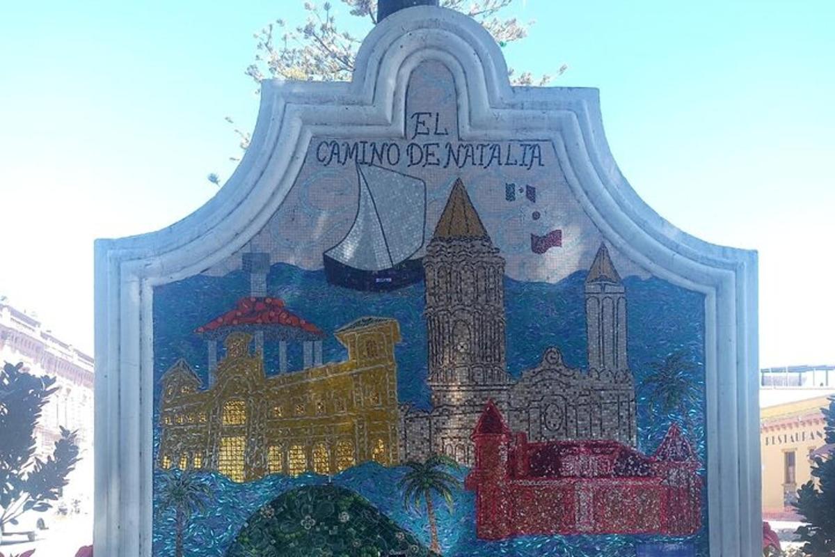 un cartello con l'immagine di una città