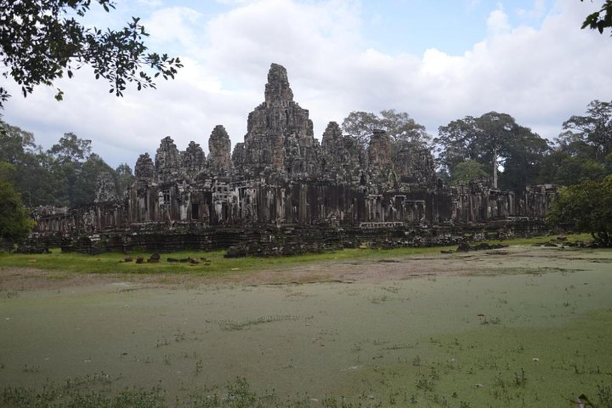 วัดโบราณกลางทุ่งนา