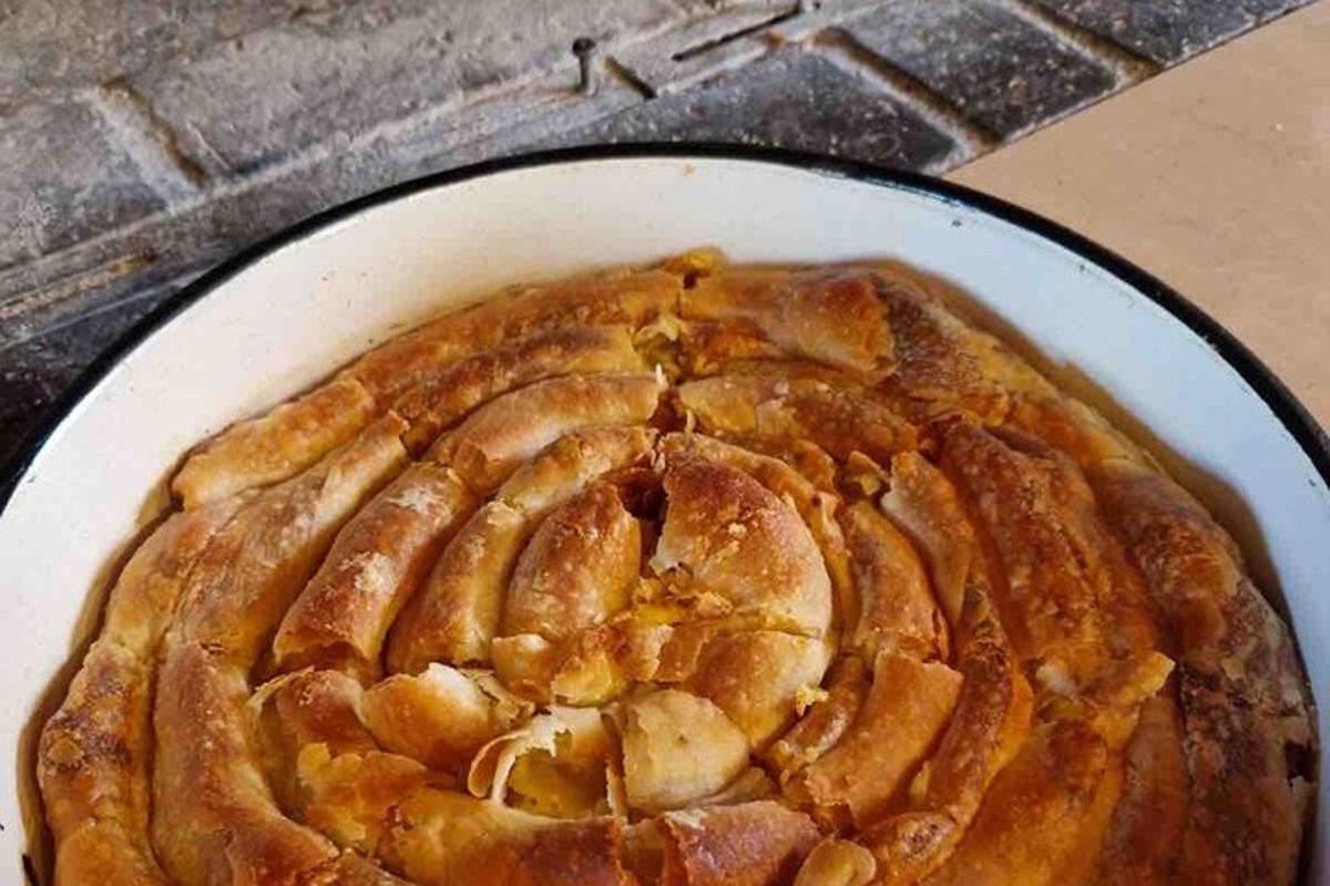 a pie sitting on a plate on a table