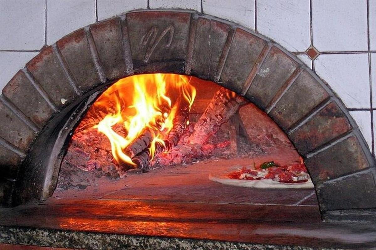 egy téglaégető kemence pizzával