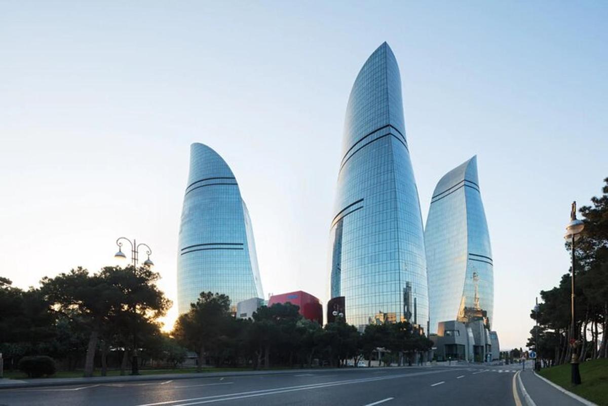 bir şehirdeki yüksek binalardan oluşan grup