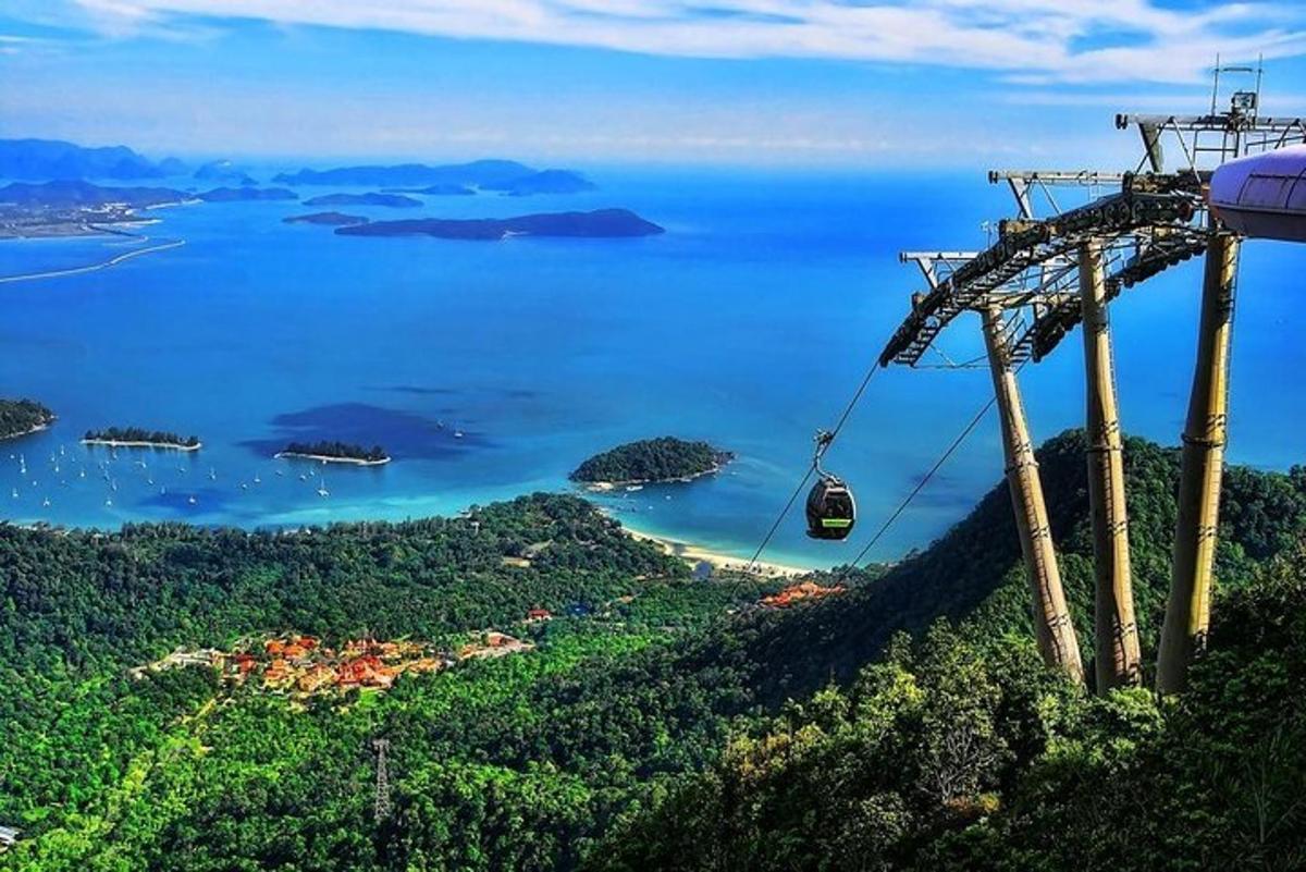 một chuyến đi thuyền gondola trên bầu trời trên đại dương