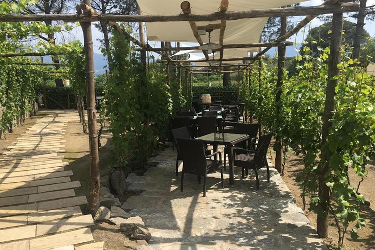 restoran pergola all laua ja toolidega