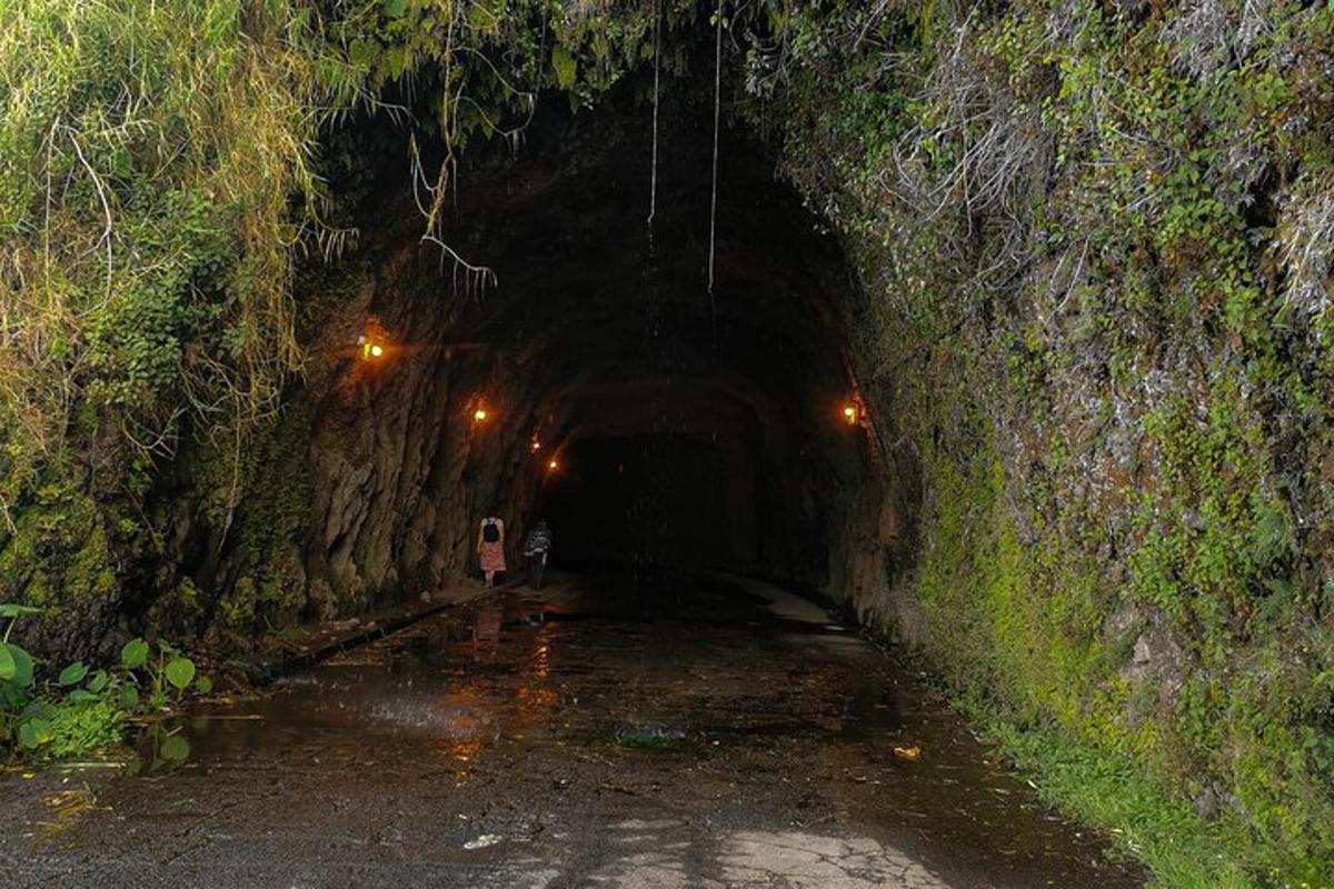 tume tunnel, millest inimene läbi kõnnib
