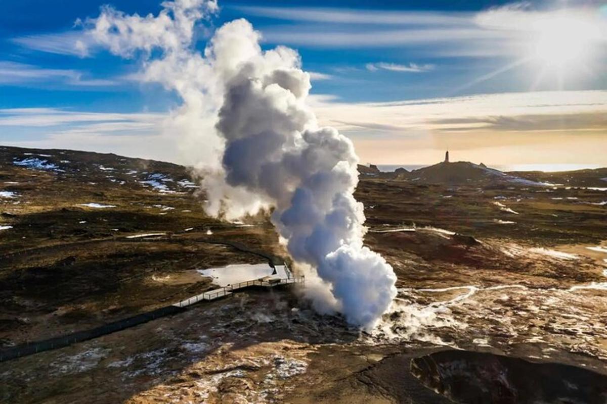 uma visão geosférica de uma explosão de vapor em um campo