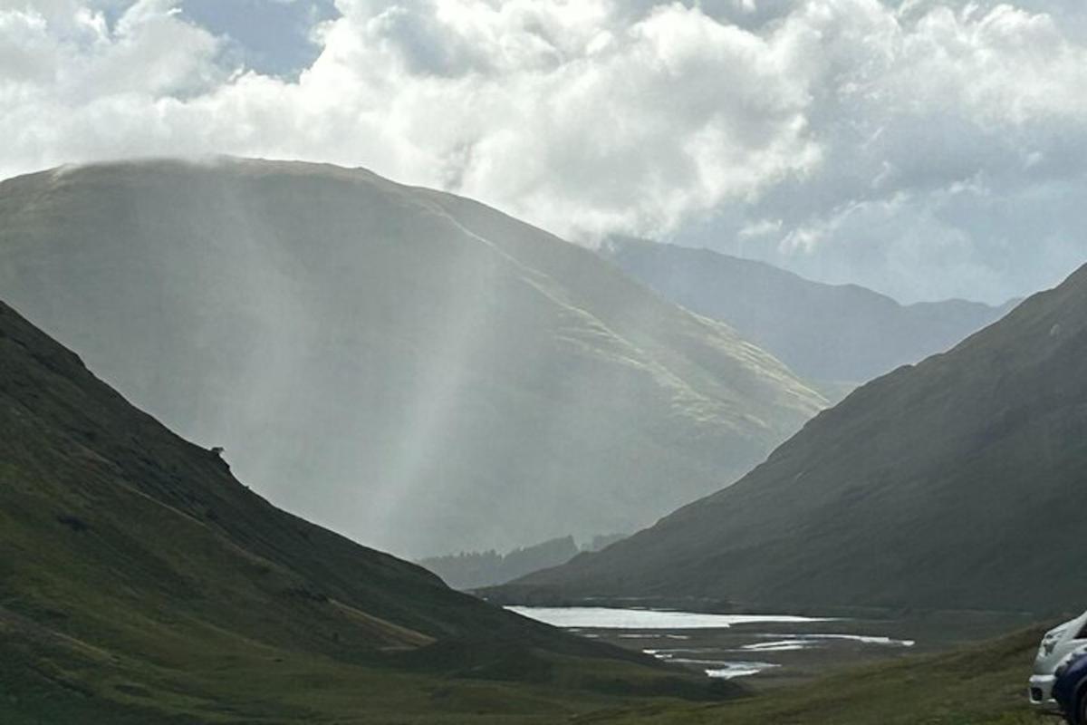 utsikt over en dal med elv og fjell