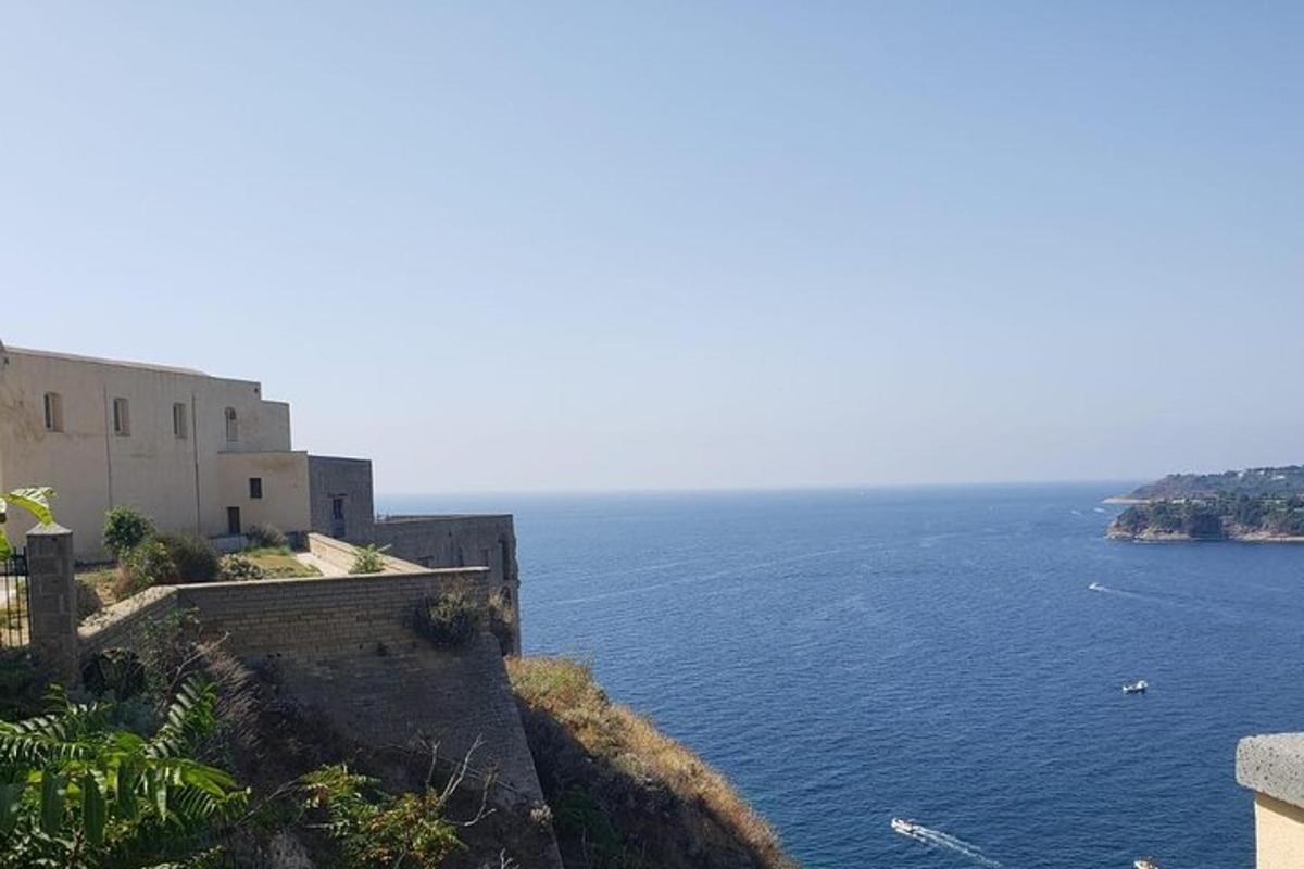 θέα στον ωκεανό από ένα κτίριο