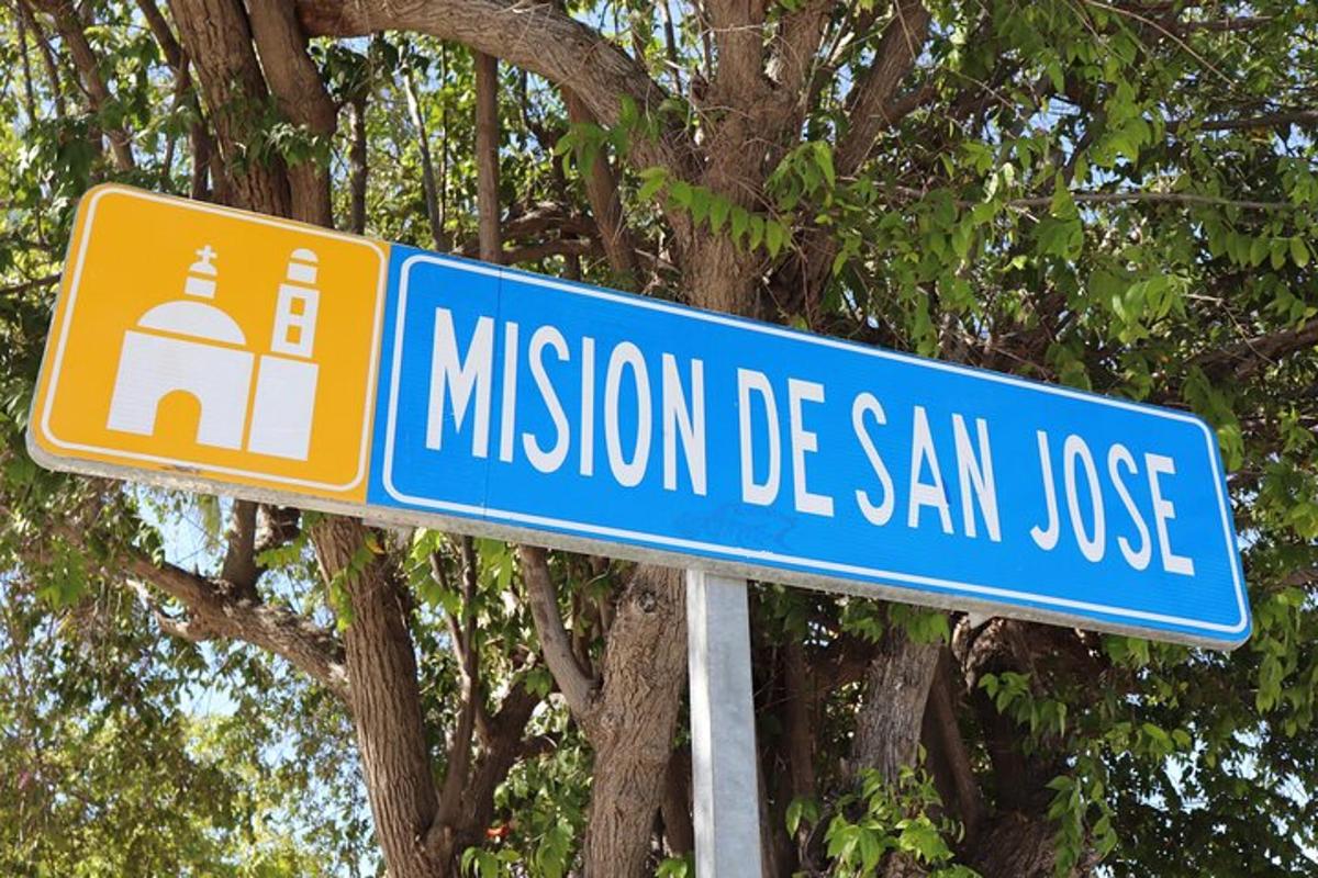 Modrá pouliční cedule pro Mission de San Jose