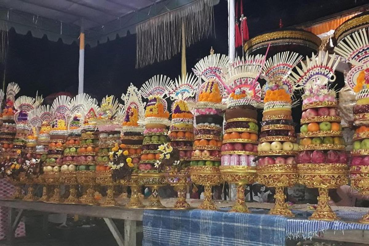 một màn hình hiển thị các loại thực phẩm khác nhau trên bàn