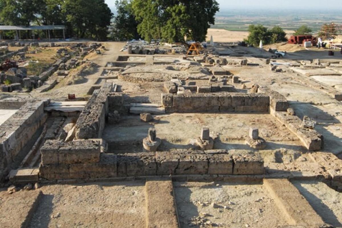 un'antica rovina di un edificio nel deserto