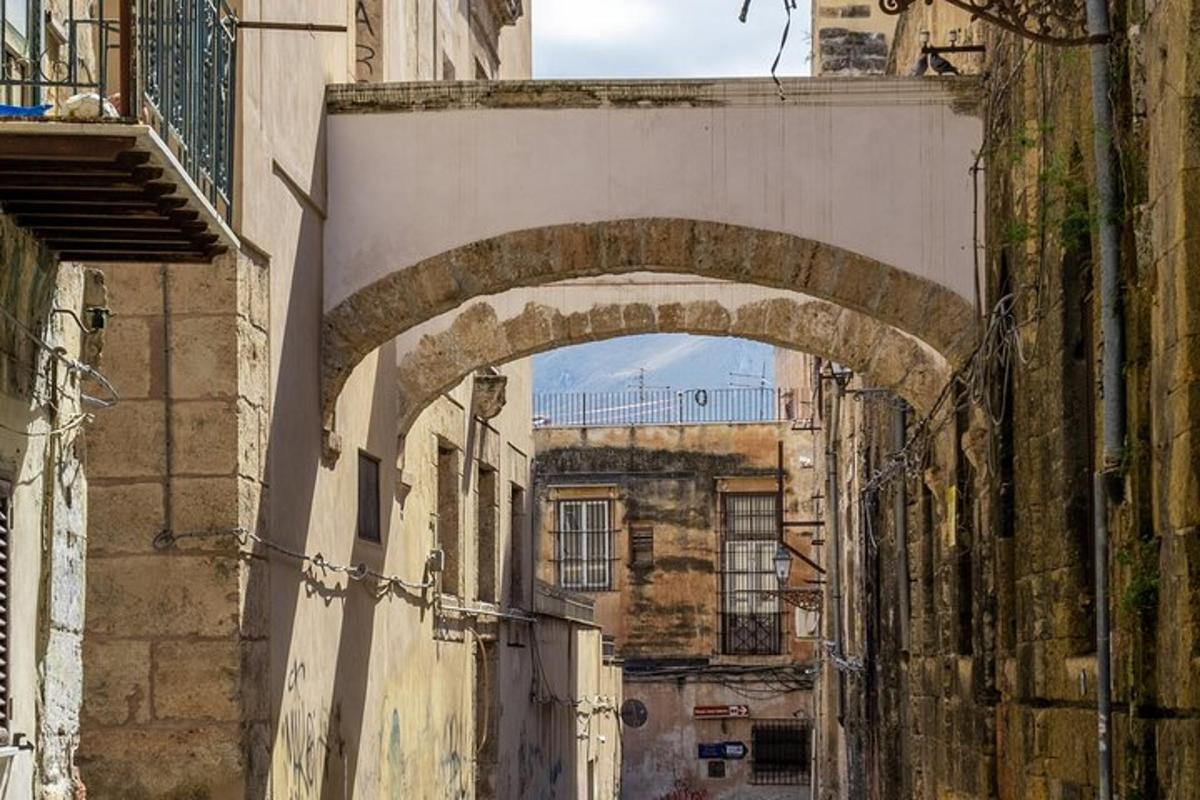 an archway in an alley between two buildings