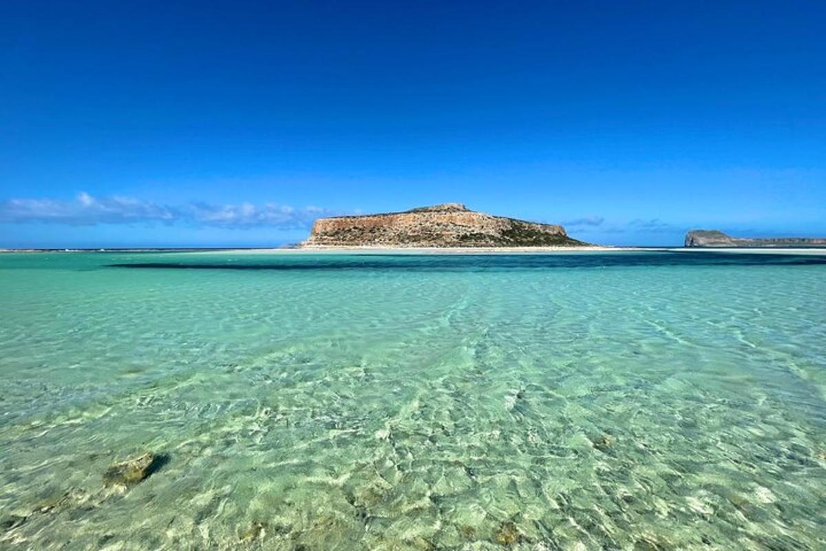 水の真ん中にある島