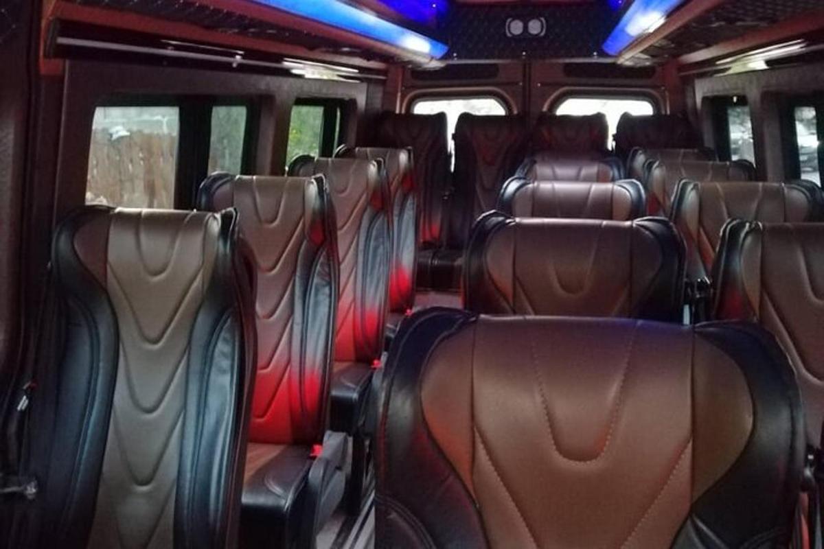 una vista dell'interno di un autobus