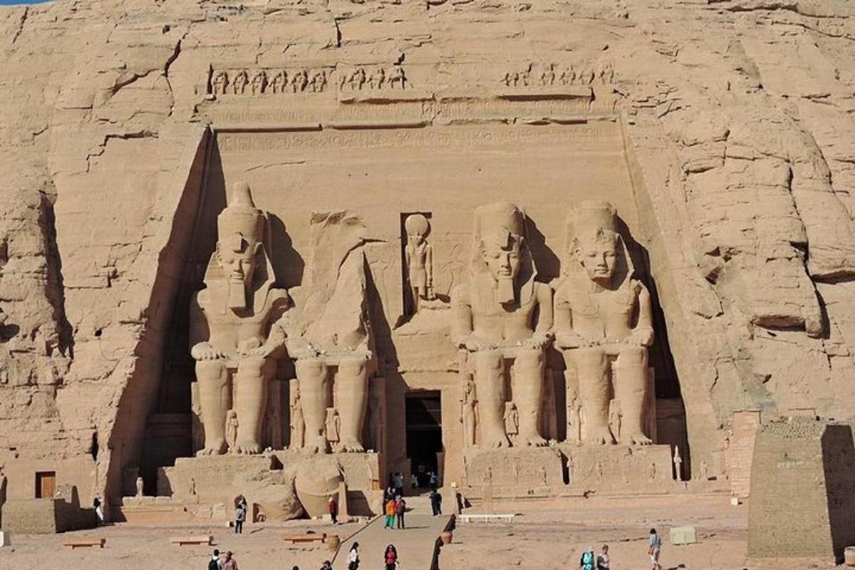 een blik op de Abu Simbel-tempel