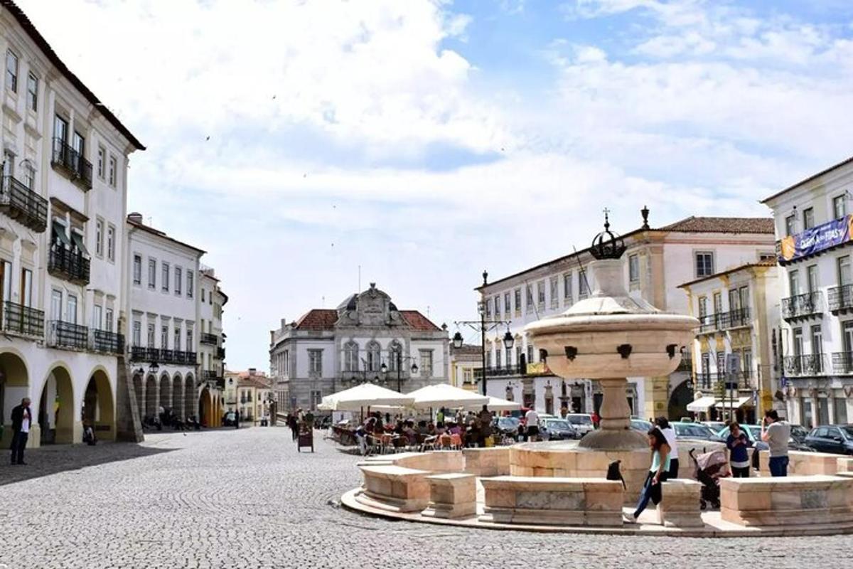 městská ulice s fontánou uprostřed
