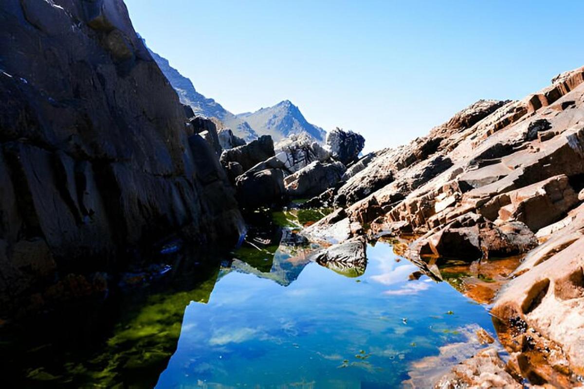 vatnspollur í miðju fjalli