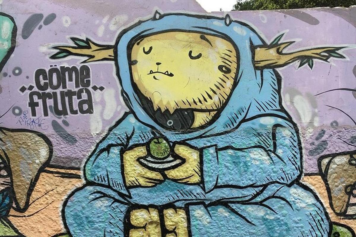 kresba osoby s kapucí a lektvarem v ruce