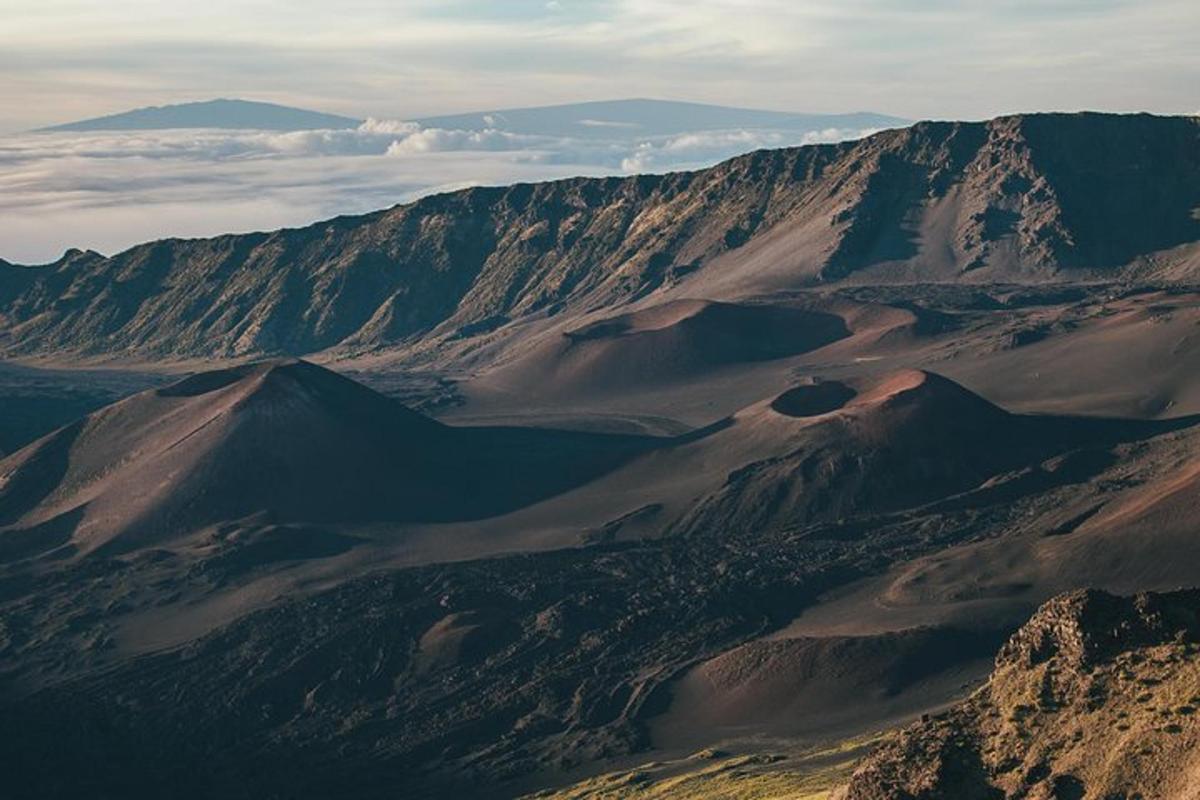 Loftmynd af fjallgarði með fjöllum