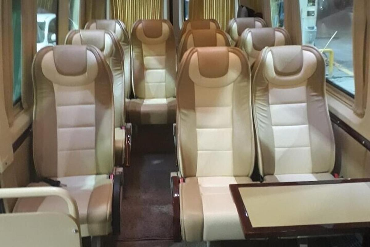 rida tühje istmeid bussis