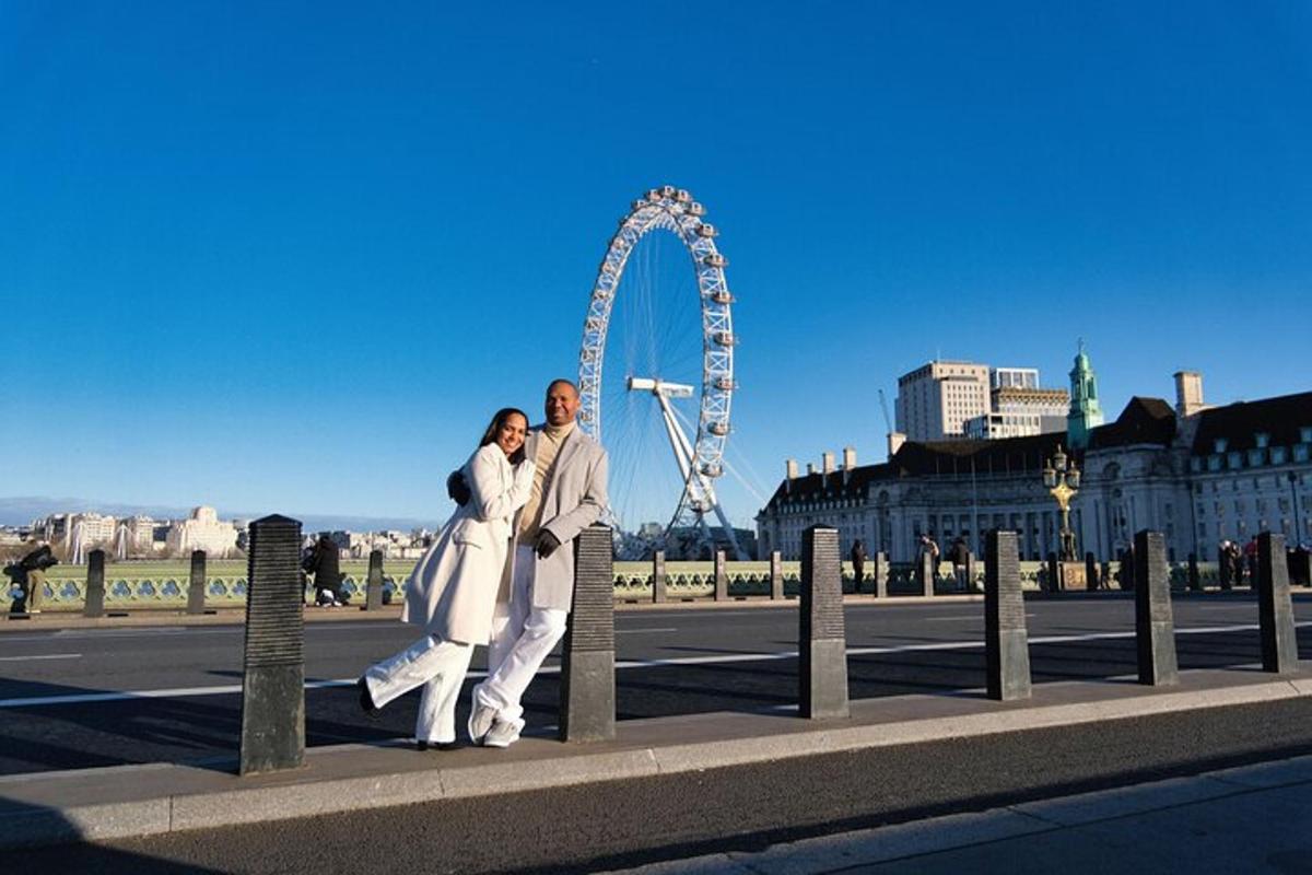 Muž a žena stojící před London Eye