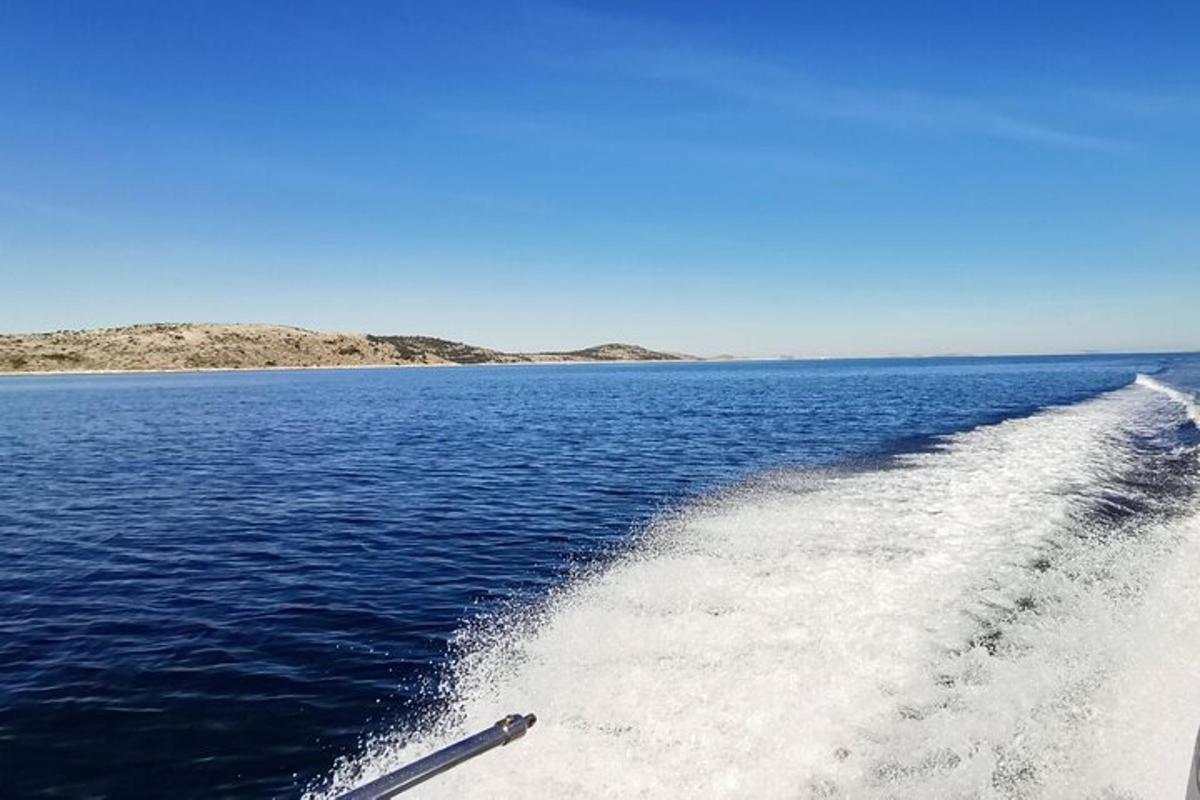paat jätab vette laineid